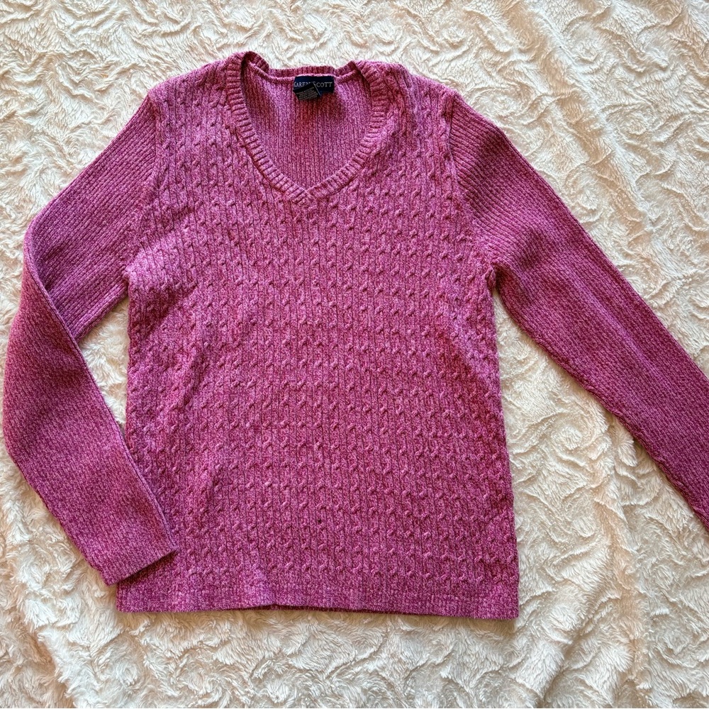 V-neck pullover knitted sweater